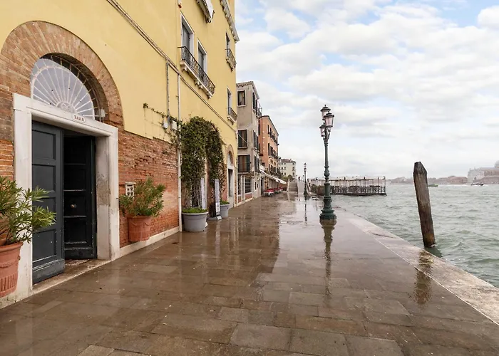 Accademia Sunshine With Terrace البندقية